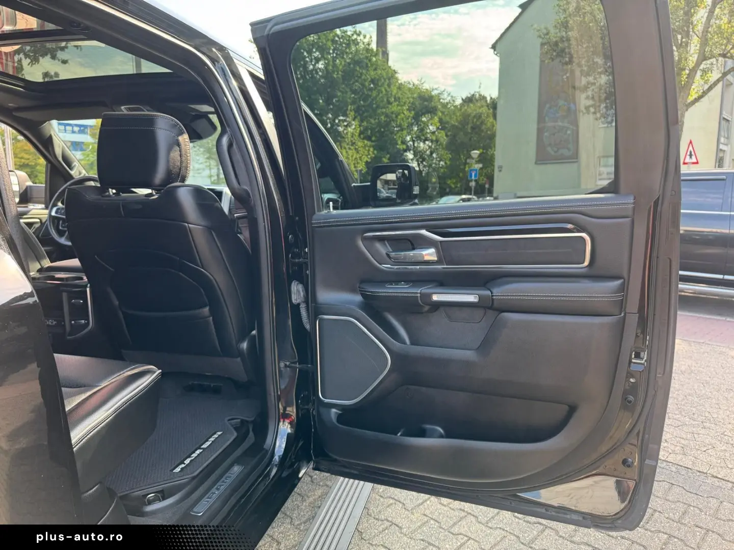 DODGE RAM 1500 5.7 V8 Crew Cab Laramie Night Luftf.