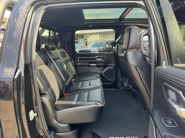 DODGE RAM 1500 5.7 V8 Crew Cab Laramie Night Luftf.