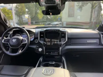 DODGE RAM 1500 5.7 V8 Crew Cab Laramie Night Luftf.