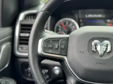 DODGE RAM 1500 5.7 V8 Crew Cab Laramie Night Luftf.