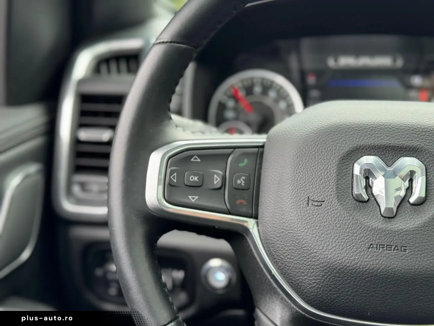 DODGE RAM 1500 5.7 V8 Crew Cab Laramie Night Luftf.