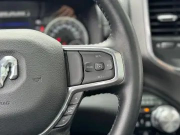 DODGE RAM 1500 5.7 V8 Crew Cab Laramie Night Luftf.