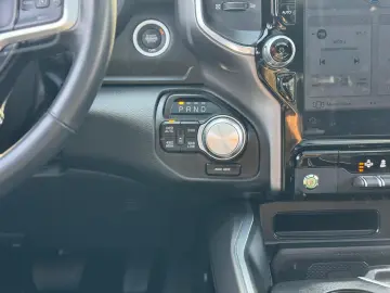 DODGE RAM 1500 5.7 V8 Crew Cab Laramie Night Luftf.