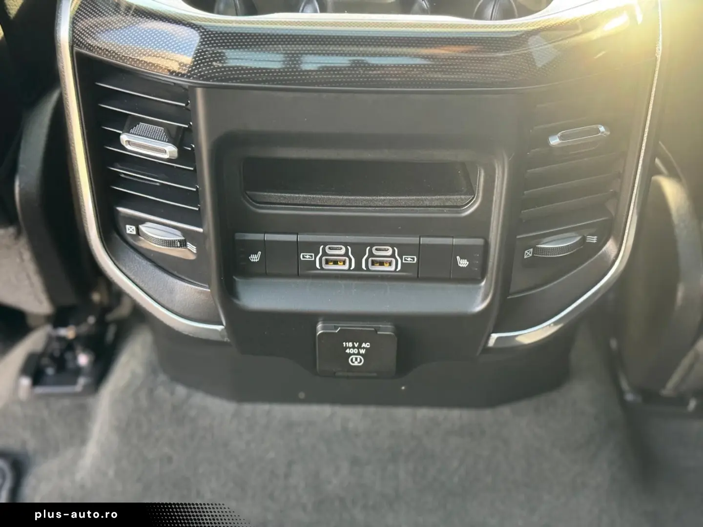 DODGE RAM 1500 5.7 V8 Crew Cab Laramie Night Luftf.