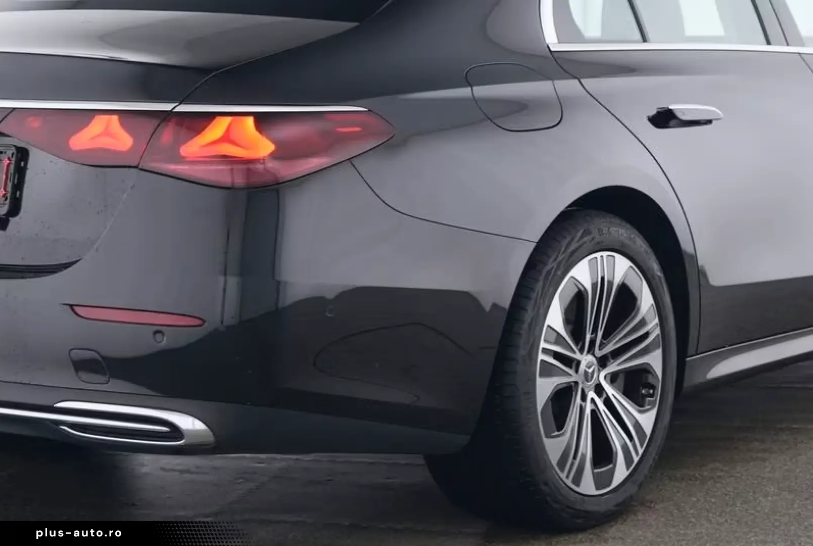 MERCEDES-BENZ E 300 e SUPERSCREEN BEIGE Avantgarde Advanced