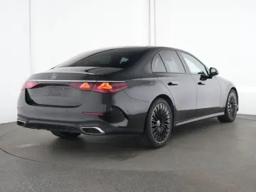 MERCEDES-BENZ E 220 d AMG Night SUPERSCREEN