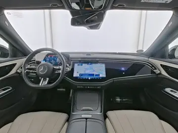 MERCEDES-BENZ E 220 d AMG Night SUPERSCREEN