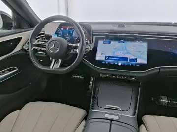MERCEDES-BENZ E 220 d AMG Night SUPERSCREEN