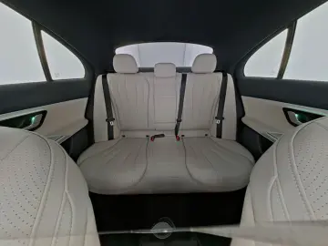 MERCEDES-BENZ E 220 d AMG Night SUPERSCREEN