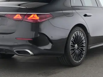 MERCEDES-BENZ E 220 d AMG Night SUPERSCREEN