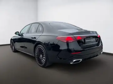MERCEDES-BENZ E 220 d AMG Night SUPERSCREEN