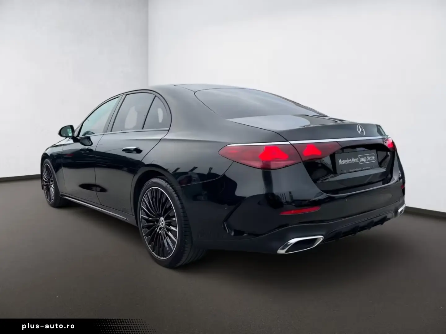 MERCEDES-BENZ E 220 d AMG Night SUPERSCREEN