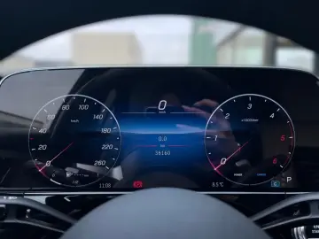 MERCEDES-BENZ E 220 d AMG Night SUPERSCREEN