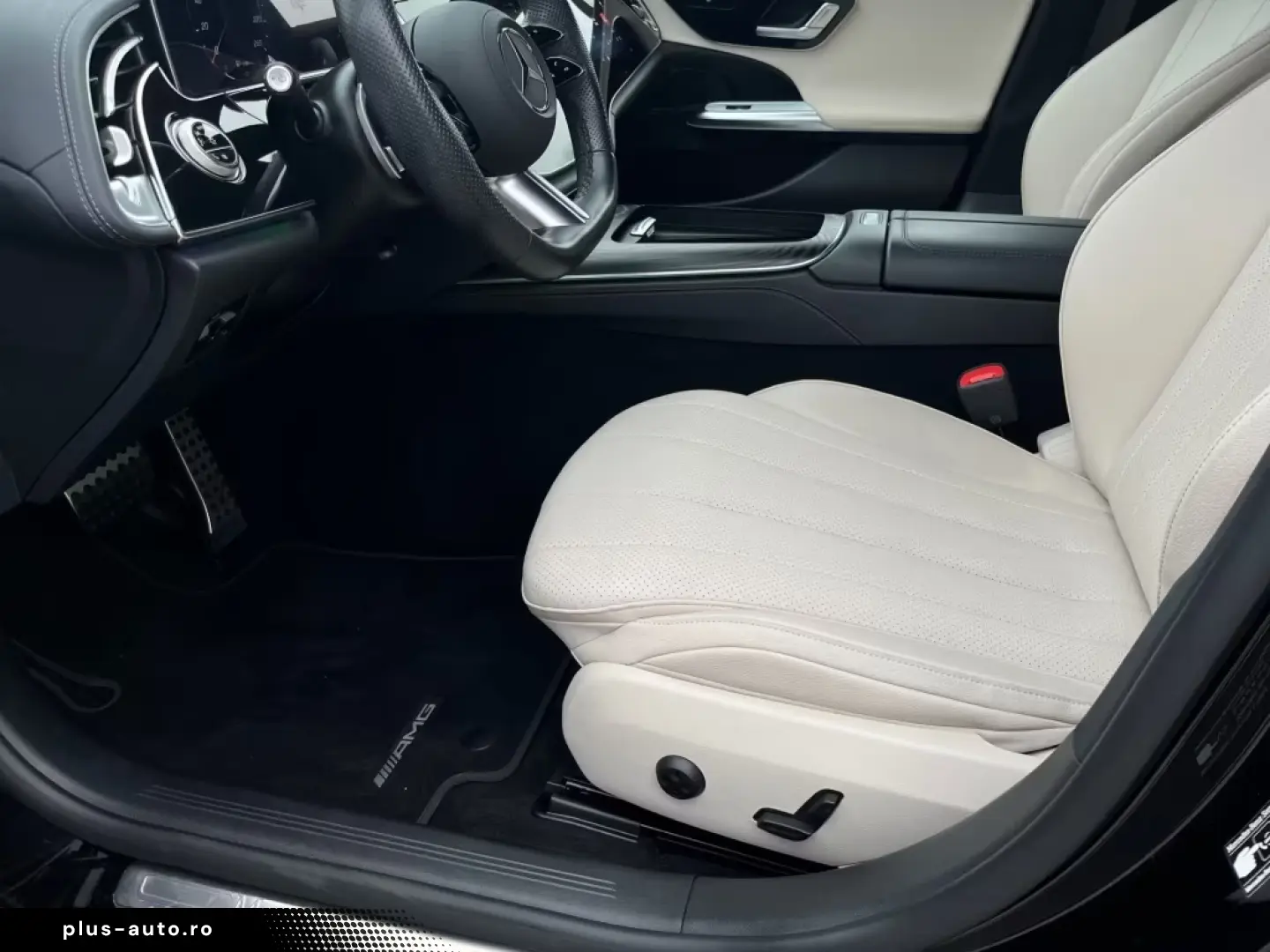 MERCEDES-BENZ E 220 d AMG Night SUPERSCREEN