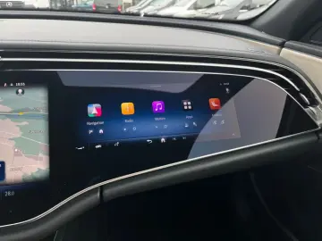 MERCEDES-BENZ E 220 d AMG Night SUPERSCREEN