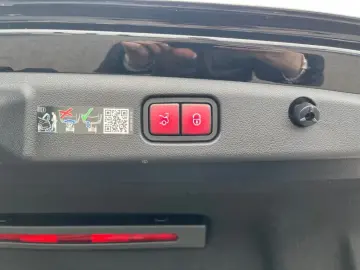 MERCEDES-BENZ E 220 d AMG Night SUPERSCREEN