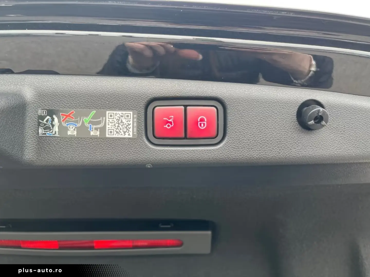 MERCEDES-BENZ E 220 d AMG Night SUPERSCREEN