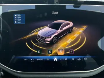 MERCEDES-BENZ E 220 d AMG Night SUPERSCREEN