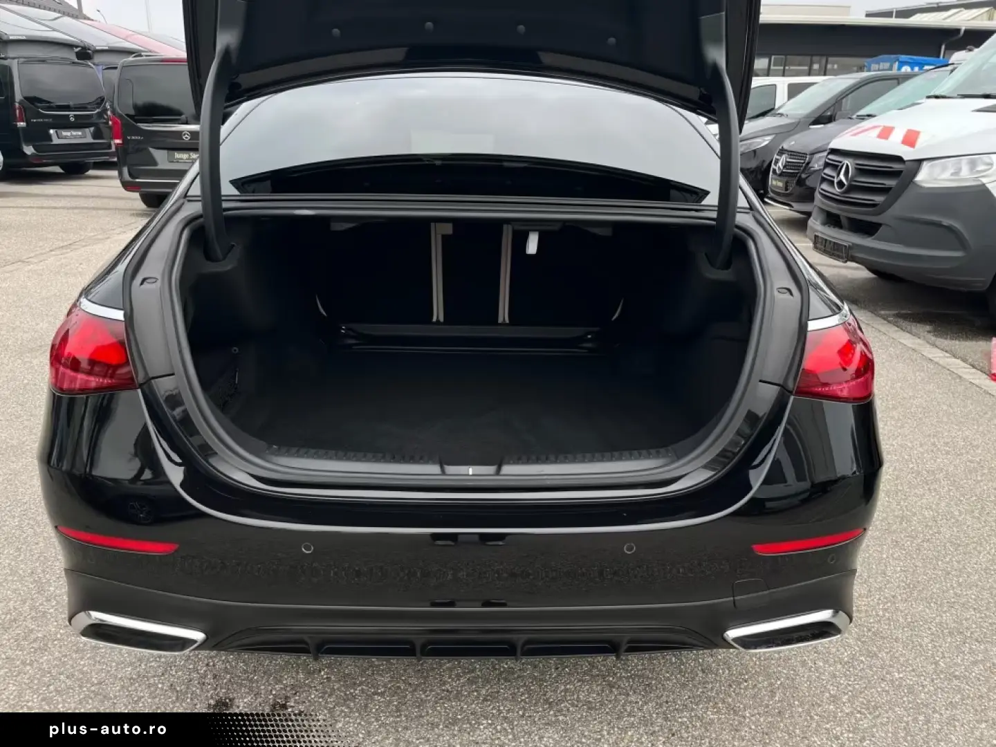 MERCEDES-BENZ E 220 d AMG Night SUPERSCREEN