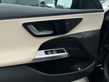 MERCEDES-BENZ E 220 d AMG Night SUPERSCREEN