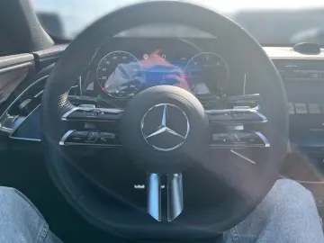 MERCEDES-BENZ E 220 d AMG Night