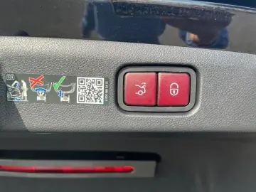 MERCEDES-BENZ E 220 d AMG Night