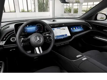 MERCEDES-BENZ E 220 d AMG Superscreen