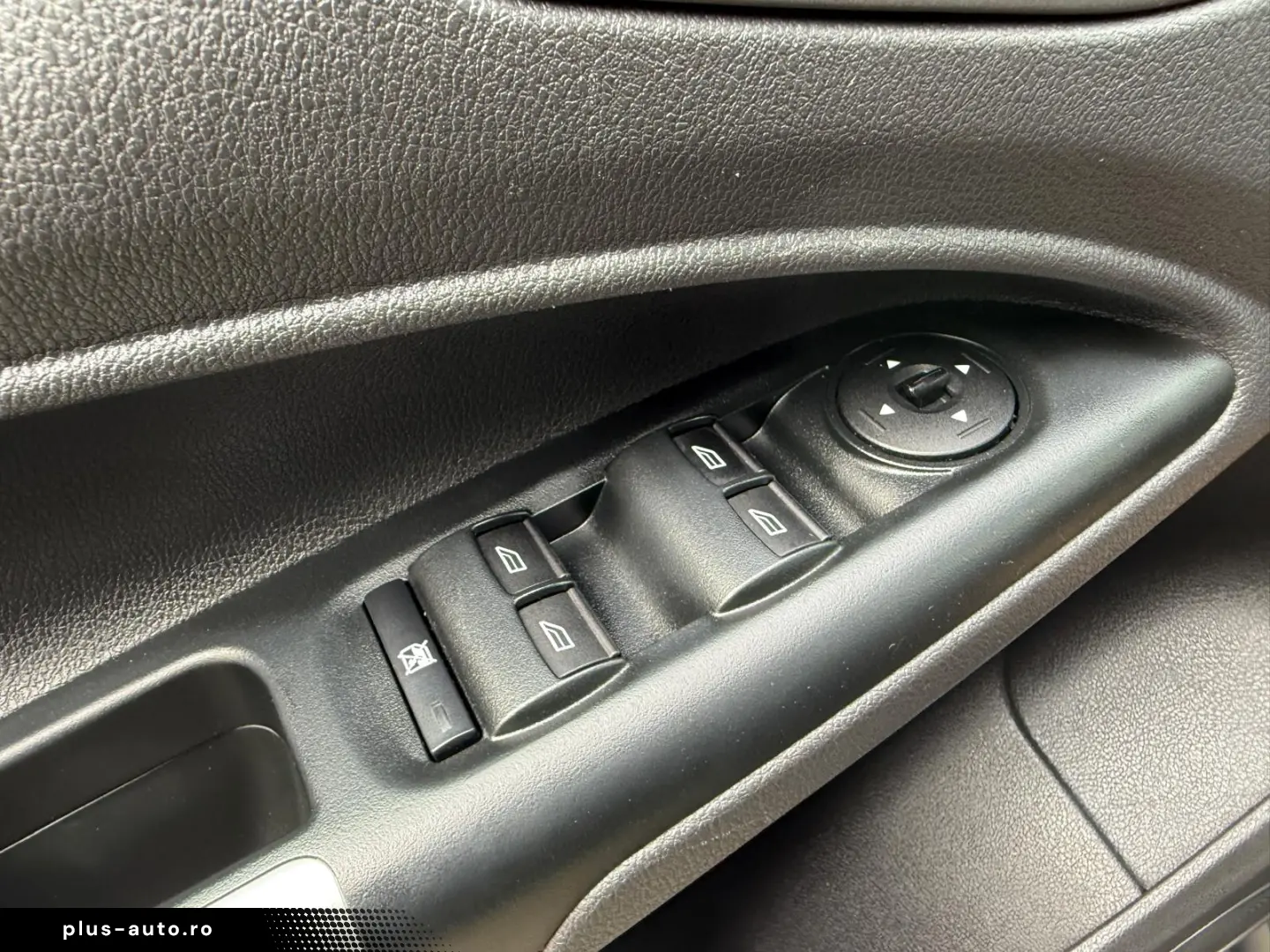 FORD TRANSIT CONNECT ST