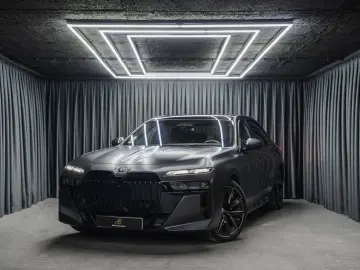 BMW 740 d xDrive  M Sport Pro Iconic Glow Theater TV