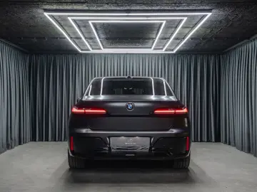 BMW 740 d xDrive  M Sport Pro Iconic Glow Theater TV