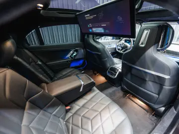 BMW 740 d xDrive  M Sport Pro Iconic Glow Theater TV