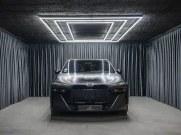BMW 740 d xDrive  M Sport Pro Iconic Glow Theater TV