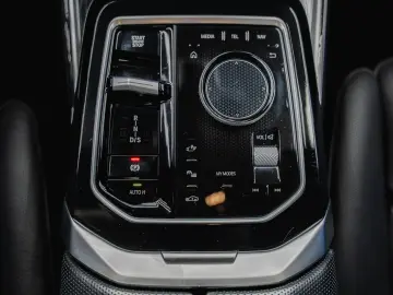 BMW 740 d xDrive  M Sport Pro Iconic Glow Theater TV