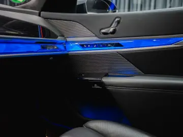 BMW 740 d xDrive  M Sport Pro Iconic Glow Theater TV