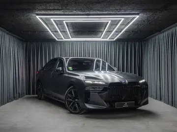 BMW 740 d xDrive  M Sport Pro Iconic Glow Theater TV