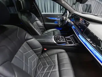 BMW 740 d xDrive  M Sport Pro Iconic Glow Theater TV