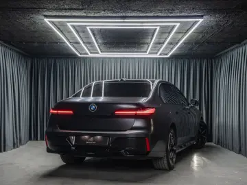 BMW 740 d xDrive  M Sport Pro Iconic Glow Theater TV