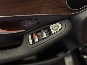 MERCEDES-BENZ GLC 220 d 9G 4M  PANO LED SHZ CARPLAY 1.HAND