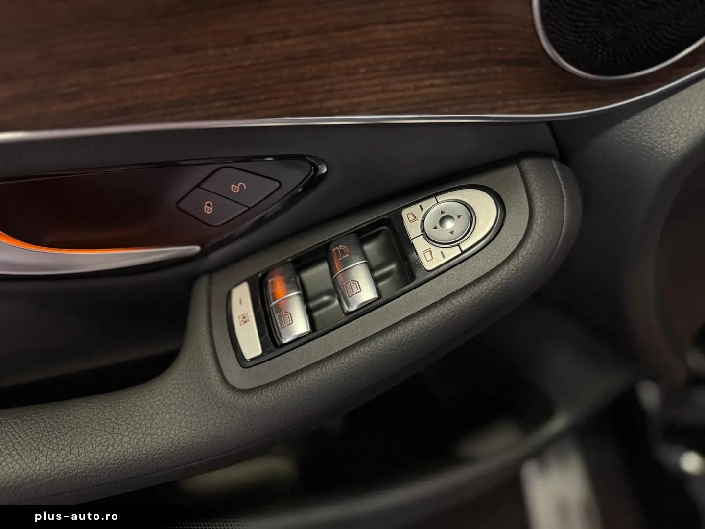 MERCEDES-BENZ GLC 220 d 9G 4M  PANO LED SHZ CARPLAY 1.HAND