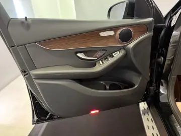 MERCEDES-BENZ GLC 220 d 9G 4M  PANO LED SHZ CARPLAY 1.HAND