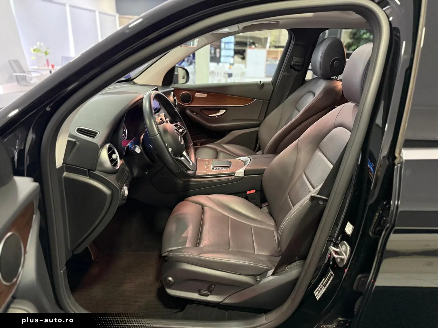 MERCEDES-BENZ GLC 220 d 9G 4M  PANO LED SHZ CARPLAY 1.HAND