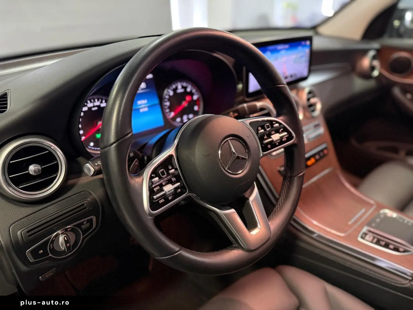 MERCEDES-BENZ GLC 220 d 9G 4M  PANO LED SHZ CARPLAY 1.HAND