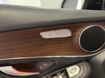 MERCEDES-BENZ GLC 220 d 9G 4M  PANO LED SHZ CARPLAY 1.HAND