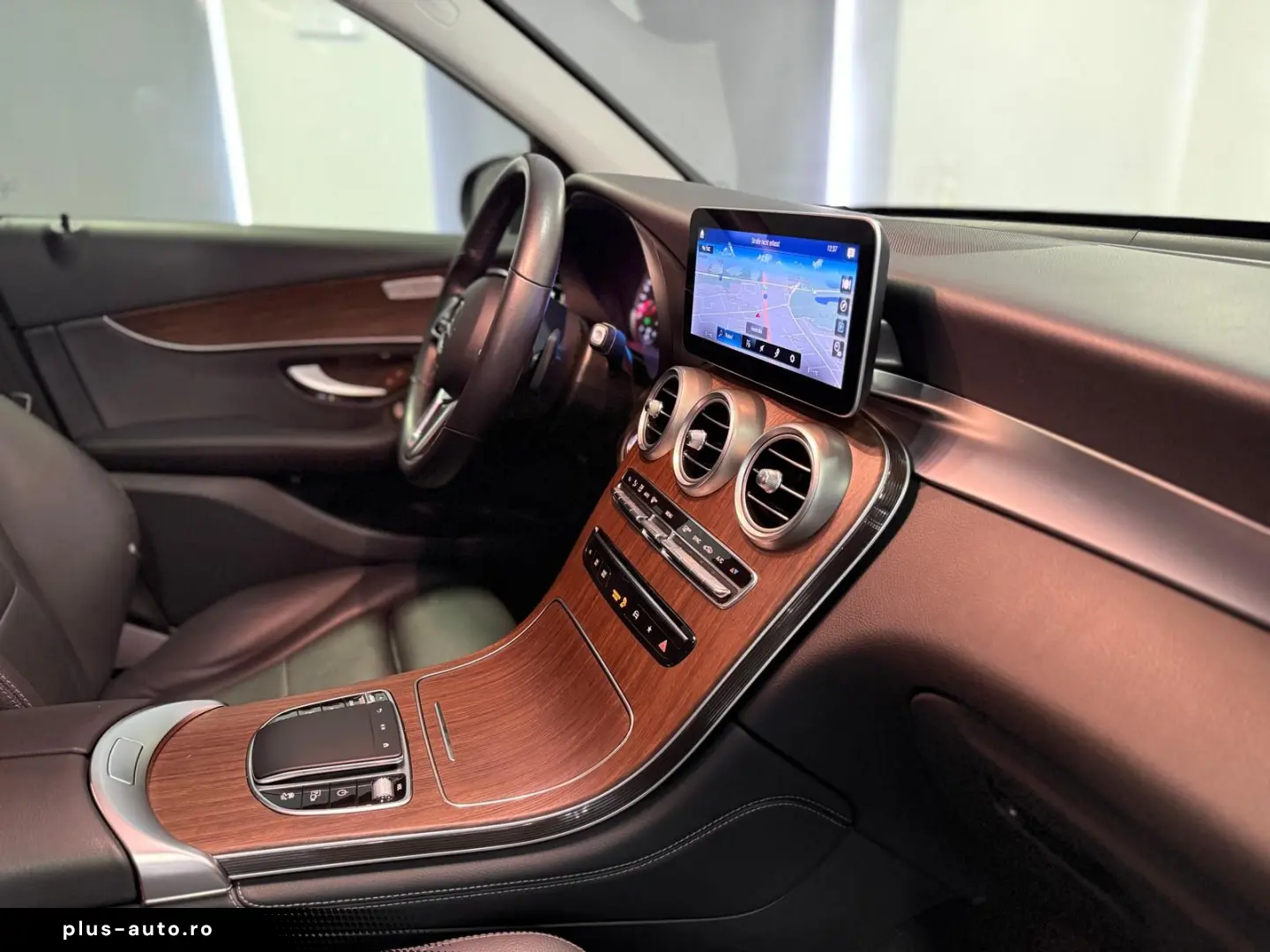 MERCEDES-BENZ GLC 220 d 9G 4M  PANO LED SHZ CARPLAY 1.HAND
