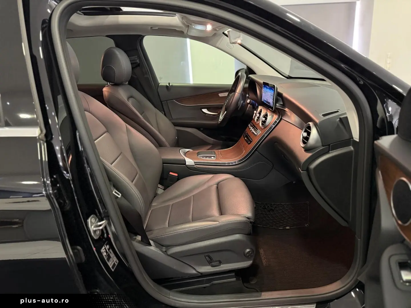 MERCEDES-BENZ GLC 220 d 9G 4M  PANO LED SHZ CARPLAY 1.HAND