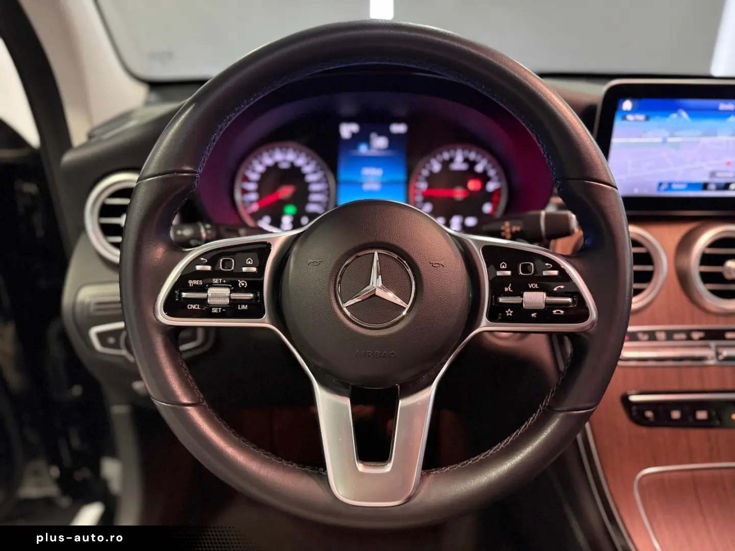 MERCEDES-BENZ GLC 220 d 9G 4M  PANO LED SHZ CARPLAY 1.HAND