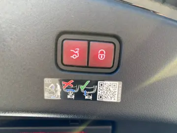 MERCEDES-BENZ CLE 300e AMG PREM  LEDER HuD BUR PAN KEYL