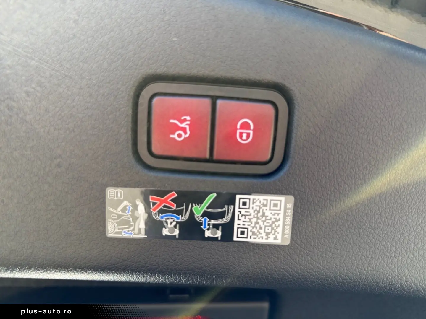 MERCEDES-BENZ CLE 300e AMG PREM  LEDER HuD BUR PAN KEYL