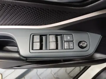 Toyota C-HR 1 8 Hybrid C-ENTER