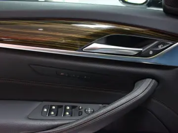 BMW 540dA Limo xDrive~M-SPORTPAKET UNFALLFREI DEUTS